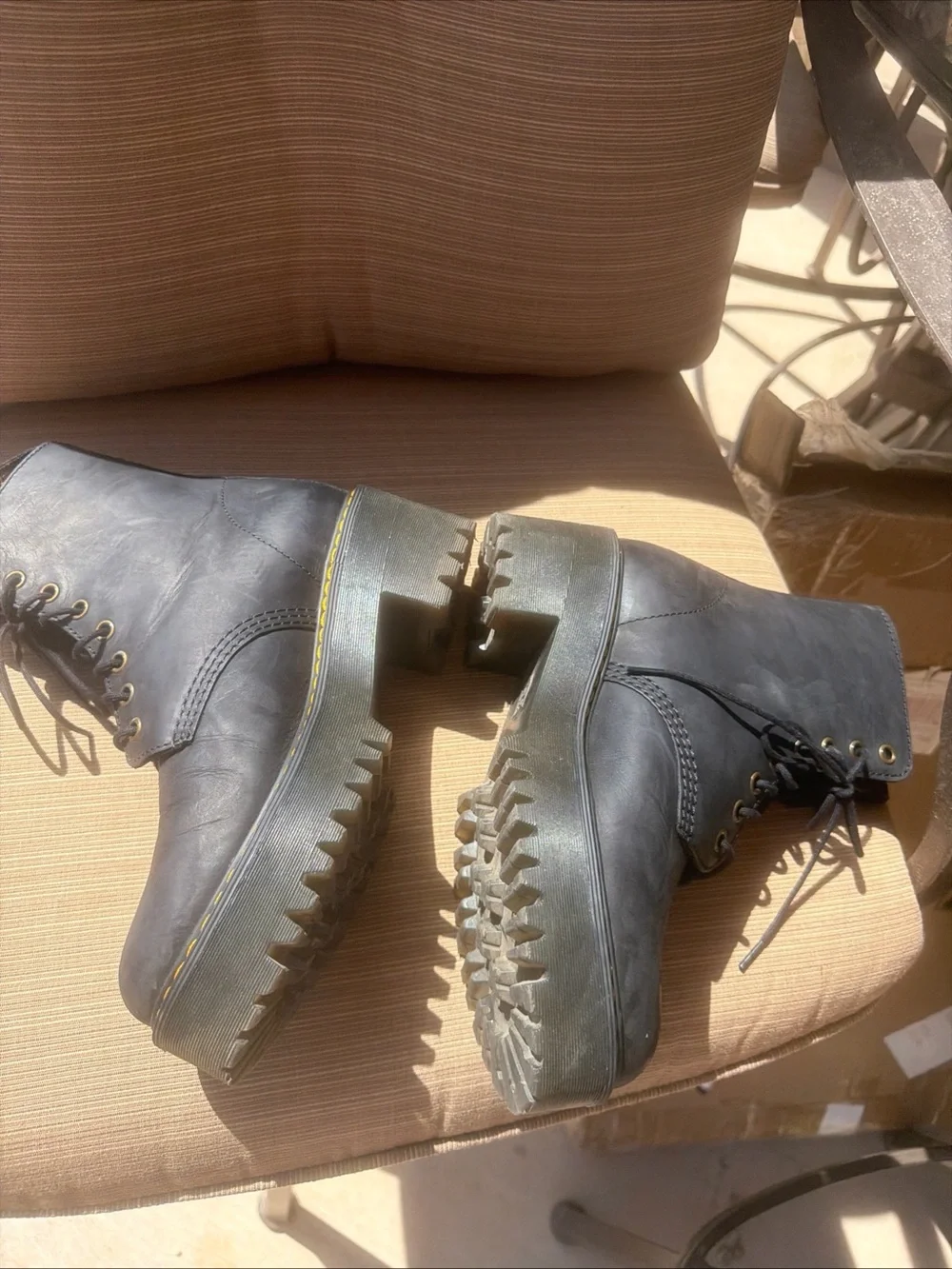 Dr. Martens metal yellow